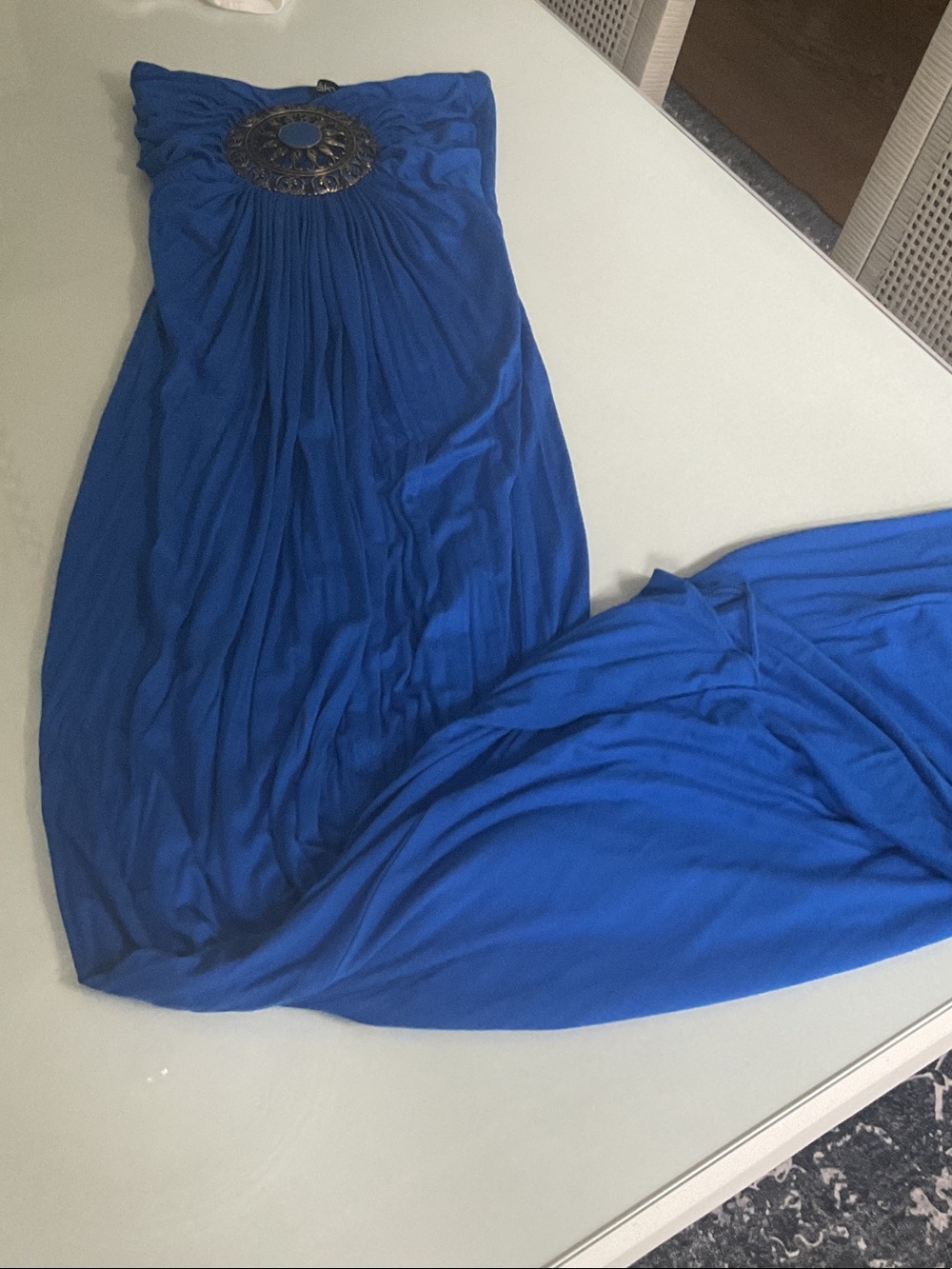 SKY LONG DRESS STRAPLESSBlue Strapless Maxi Dress with Decorative Medallion